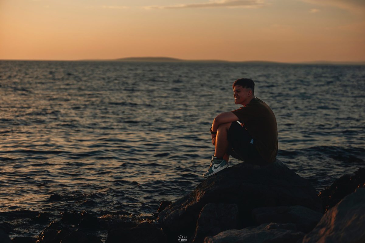 Rizmajer Máté Levente at sunset, sitting on a rock